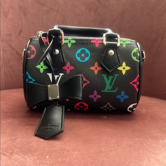 Louis Vuitton Black Mini Bag with Structured Design - Picture 1 of 5